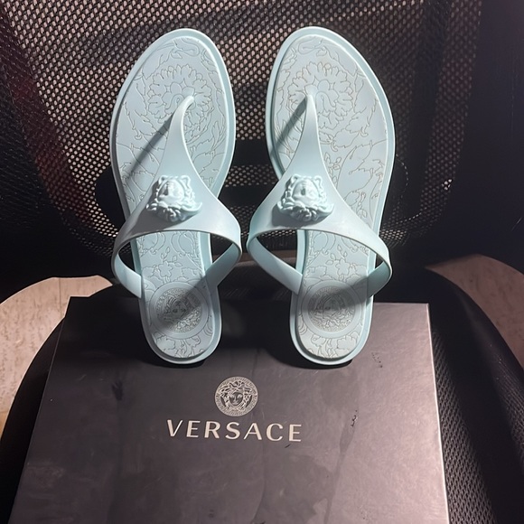 Authentic Versace sandals.  Size 36.  Worn few times - Picture 2 of 5